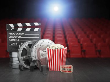 Sinema, film veya ev video kavramı arka plan. Film makaraları, tokmağı kurulu ve pop tiyatro film sinema ekran boş sandalye ile tarlada. 3D çizim