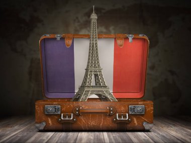 Paris gezisi. Seyahat veya Turizm Fransa kavramı için. Eyfel Kulesi ve vintage bavulla Fransa bayrağı dünya arka plan harita üzerinde. 3D çizim