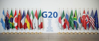 G20 Zirvesi veya toplantı kavramı. Bayraklar satırdan ülkelere, 3d çizim ve Yirmi G20 grup üyelerinin