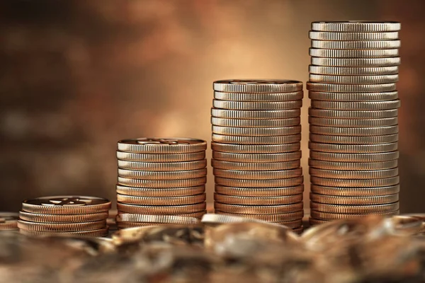 Monete d'oro. Crescita dell'utile, del risparmio e degli investimenti f — Foto Stock