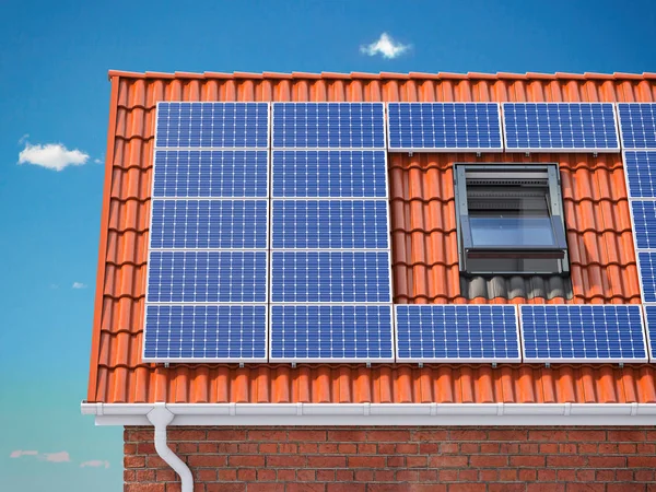 Paneles solares para en el techo de baldosas rojas de la casa suburbana, Photov — Foto de Stock