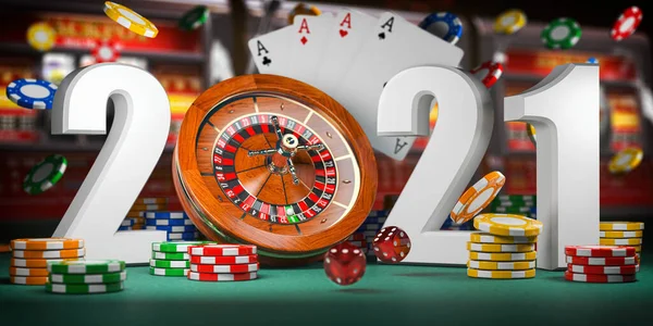 2021年新年快乐 在赌场 2021年的数字来自轮盘赌 带有骰子和卡片的卡西诺薯片在绿色桌子上 3D说明 — 图库照片