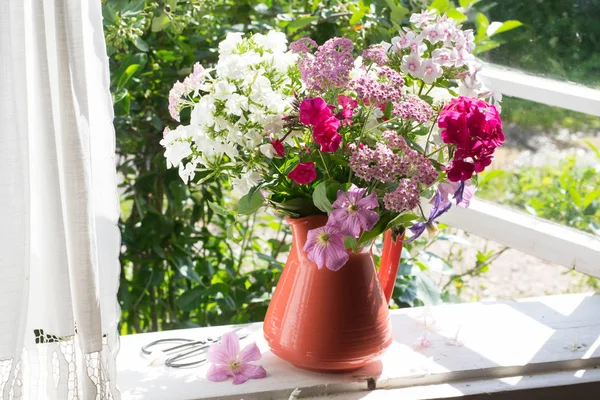 Bouquet Garden Flowers Windowsill — Stock Photo, Image