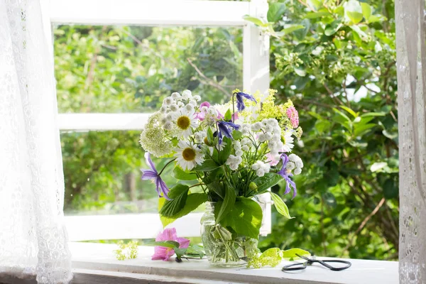 Bouquet Garden Flowers Window — Stock Photo, Image
