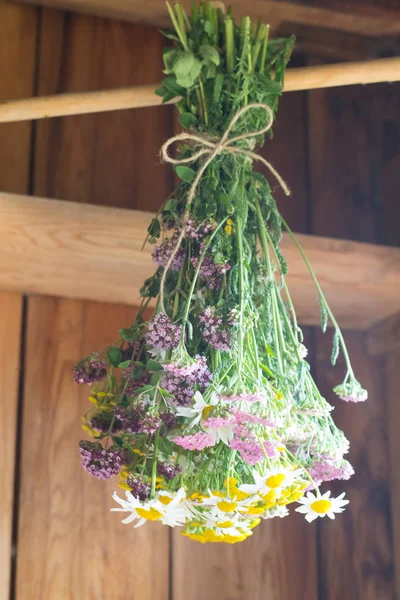 Bouquet Herbes Accrocher Pour Sécher — Photo