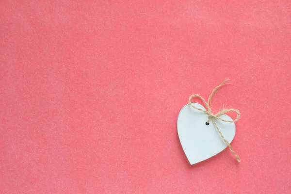 White Wooden Heart Pink Background — Stock Photo, Image