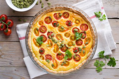Kabak çekirdeği ile kiraz domates tart