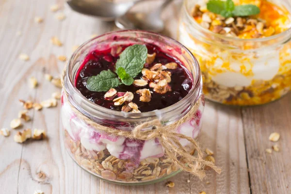 Marmellata Yogurt Granola Ribes Nero Olivello Spinoso Vasetti Vetro — Foto Stock