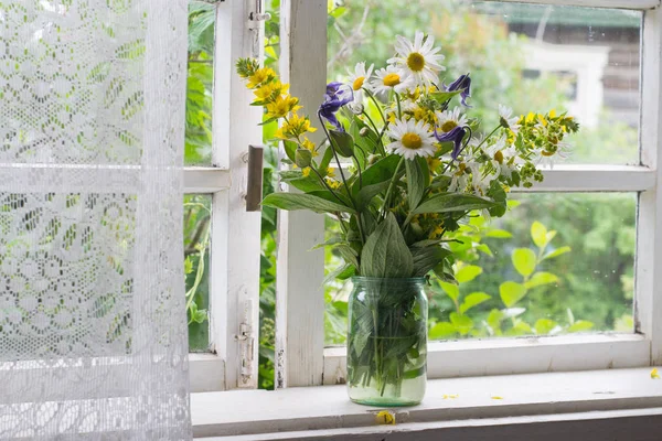 Bouquet Windowsill Countryside — Stock Photo, Image