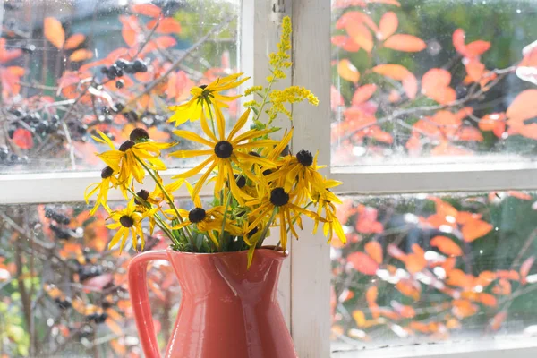 Bouquet Yellow Flowers Vase Windowsill — Stock Photo, Image