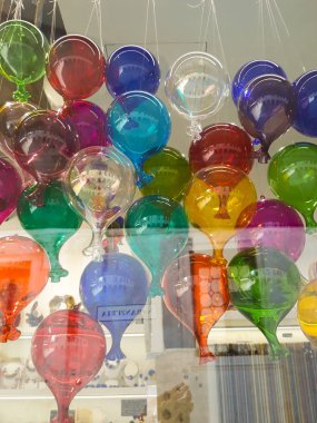 Venedik, Venedik / İtalya - 20 Temmuz 2019: Venedik Murano Camından yapılmış renkli balonlar. 