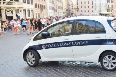 Roma, Lazio / İtalya - 3 Ağustos 2015: Roma 'da polis arabası