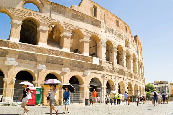 Ρώμη Ιταλία Αύγουστος 2015 Αρχαίο Ρωμαϊκό Κολοσσαίο Αμφιθέατρο Flavium Αρχιτεκτονικό — Φωτογραφία Αρχείου
