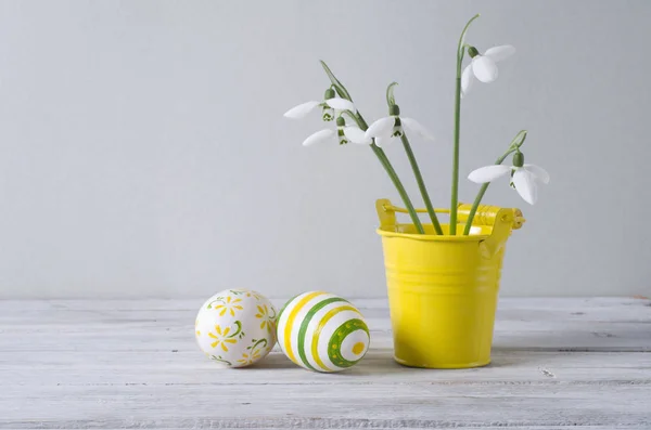 复活节仍然生活与蛋和雪花莲 — 图库照片