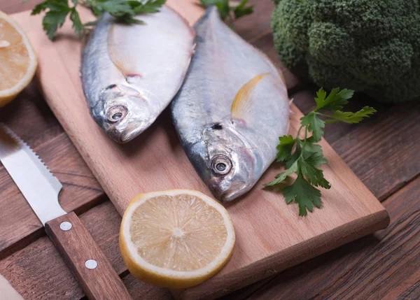 Delicious Fresh Sea Bream Fish Wooden Kitchen Board — Stock Photo, Image