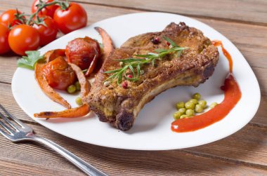 Pepercorns ve biberiye ile ızgara biftek closeup