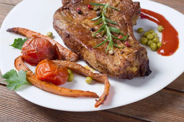 Closeup Grilovaný Steak Pepercorns Rozmarýnem — Stock fotografie