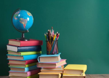 okul yönetimi arka plan üzerine kitaplar