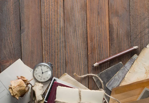 Oude Foto Brieven Houten Tafel — Stockfoto