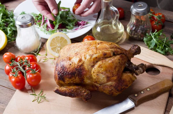 Gegrilltes Hühnchen Und Verschiedene Gemüsesorten — Stockfoto