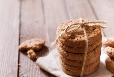 ahşap arka plan üzerinde lezzetli bisküviler