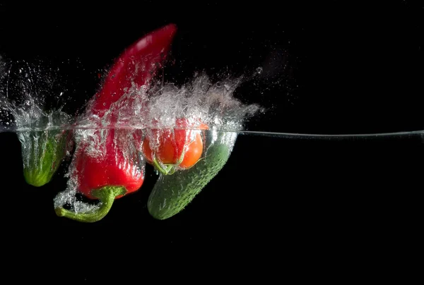 Tomatoes Cucumber Pepper Water Air Bubbles Black Background — Stock Photo, Image