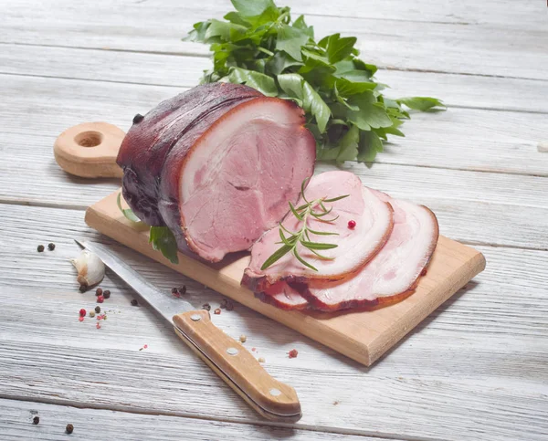 Gerookte Ham Houten Achtergrond — Stockfoto