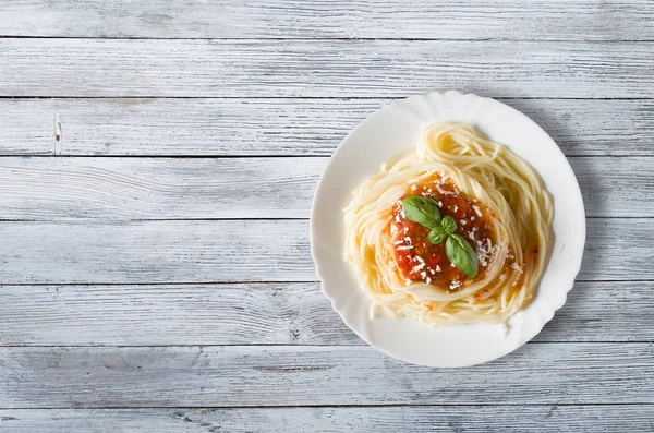 Spaghetti Tomato Sauce White Wooden Background — Stock Photo, Image
