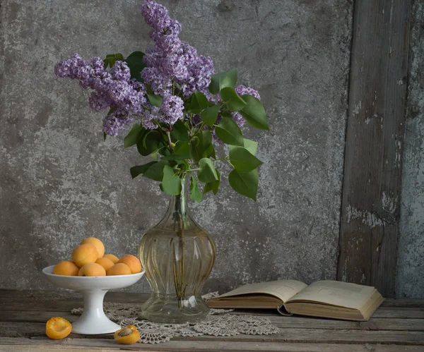 Still Life Lilacs Fruit — Stock Photo, Image