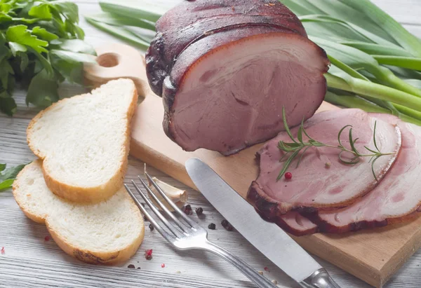 Gerookte Ham Houten Achtergrond — Stockfoto