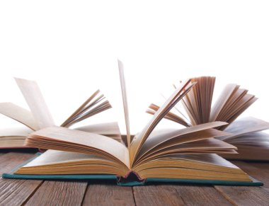 antigua botella reflejada en blanco