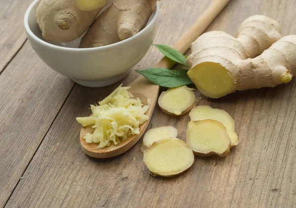 Ingwergewürz Auf Einem Holztisch — Stockfoto