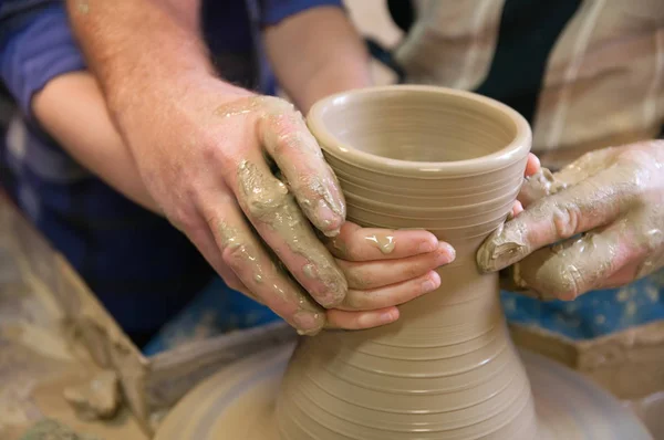 Ceramista Insegna Allo Studente Arte Della Ceramica Argilla — Foto Stock