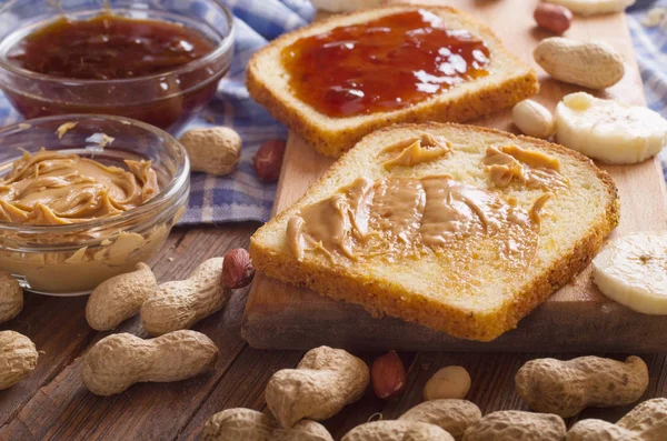 Erdnussbutter Sandwich Auf Einem Holztisch — Stockfoto