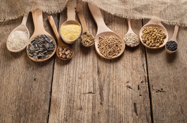 Granos Cereales Semillas Frijoles Sobre Fondo Madera — Foto de Stock