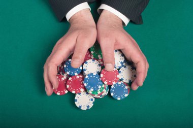 eller kesintiler poker fişleri yığını