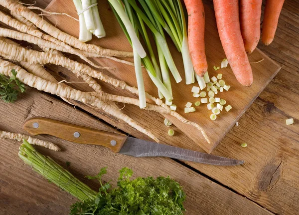 Carrots Parsley Onion Cutting Board — Stock Photo, Image