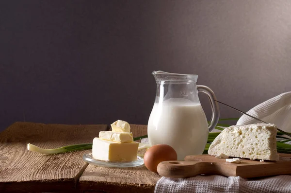 Stillleben Mit Milchprodukten Auf Holztisch — Stockfoto