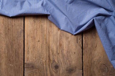 eski ahşap masa masa örtüsü arka plan ile