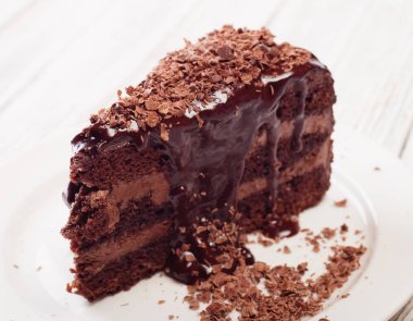 Lezzetli çikolatalı pasta plaka üzerinde