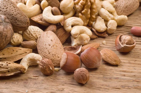 Nuts Mix Almond Cashews Pistachios Hazelnuts Wood Background — Stock Photo, Image