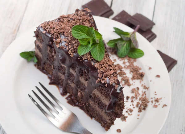 Lezzetli çikolatalı pasta plaka üzerinde
