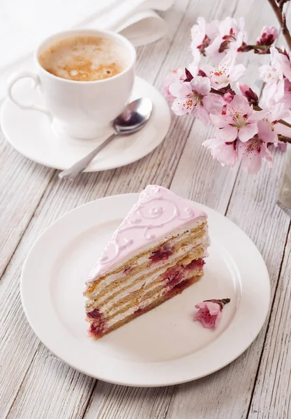 Gâteau Rose Sur Assiette — Photo