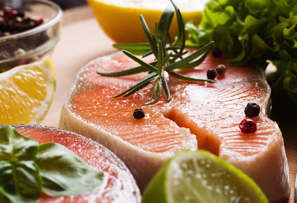 kırmızı balık somon dilimi