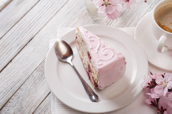 Gâteau Rose Sur Assiette — Photo