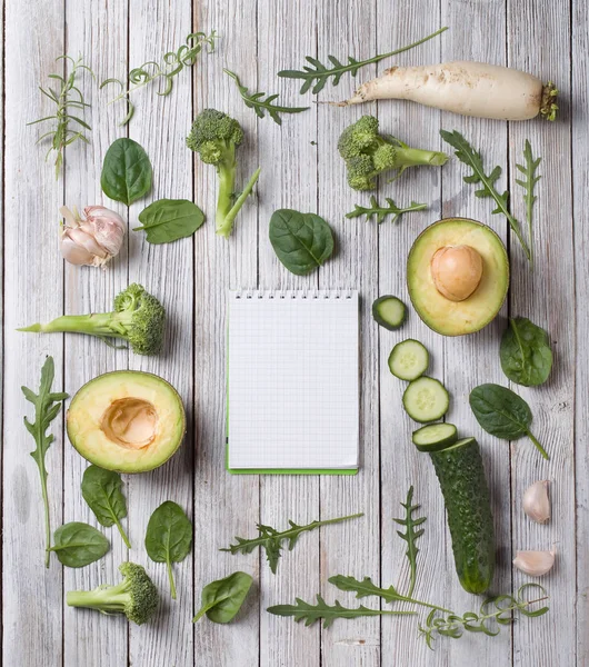 Mischung Aus Grünem Gemüse Auf Rustikalem Hintergrund — Stockfoto