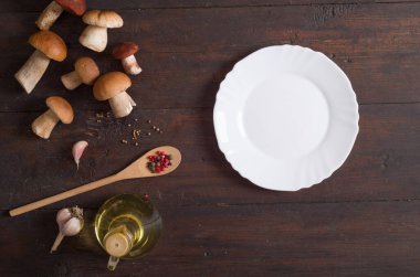  Tahta masadaki mantarlar