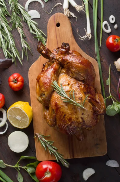 Whole roasted chicken — Stock Photo, Image