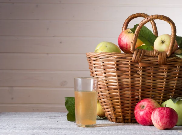 Päron och äpplen — Stockfoto