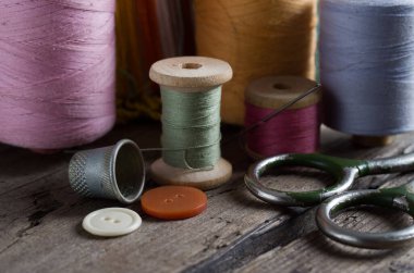 yüksük ve iğneler